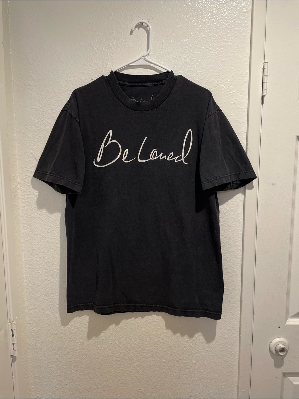 🖤 Aesthetic "Be Loved" Minimalist Script Graphic Tee Shirt Size L